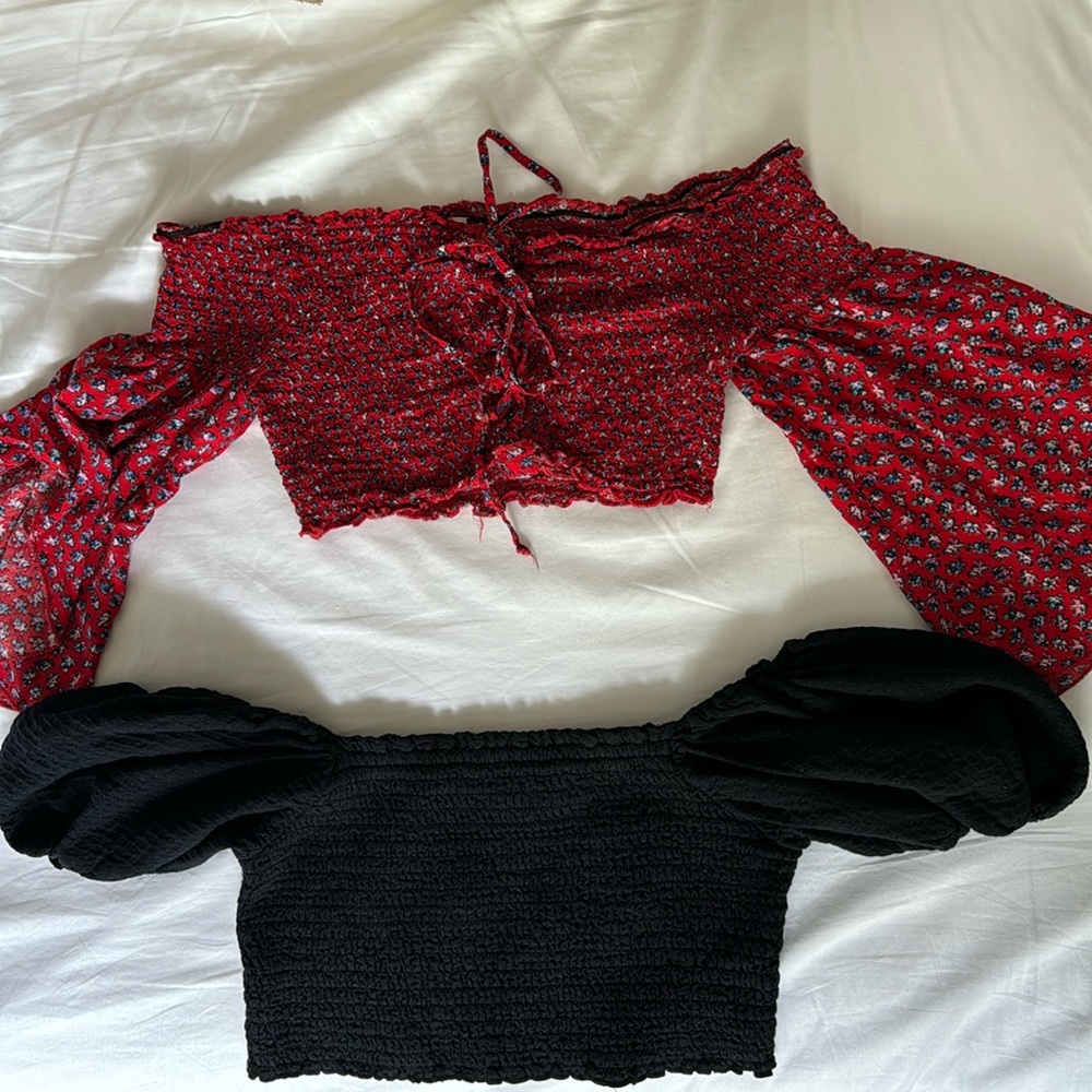 Crop Tops with off-the-shoulders Sleeves!
